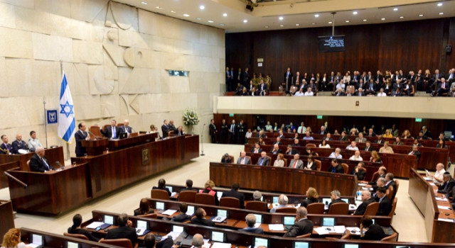 İsrail gece saatlerinde ezanın hoparlörlerden okunmasını yasaklanıyor