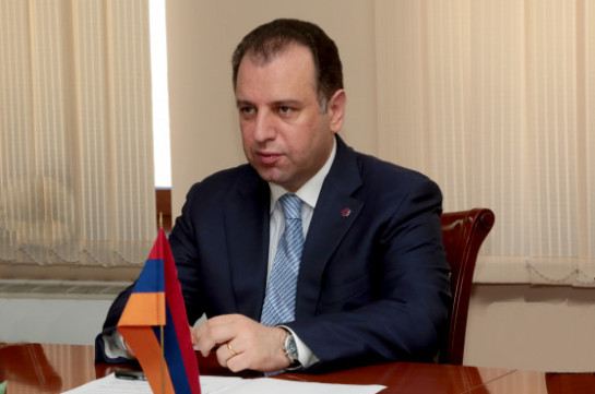 Ermenistan Savunma Bakanı, AB’nin Karabağ temas hattında saldırgan tarafını kınamasını istedi