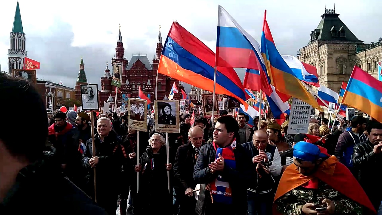 Rusya’da Ermeniler ve Azeriler birbirine girdi (video)