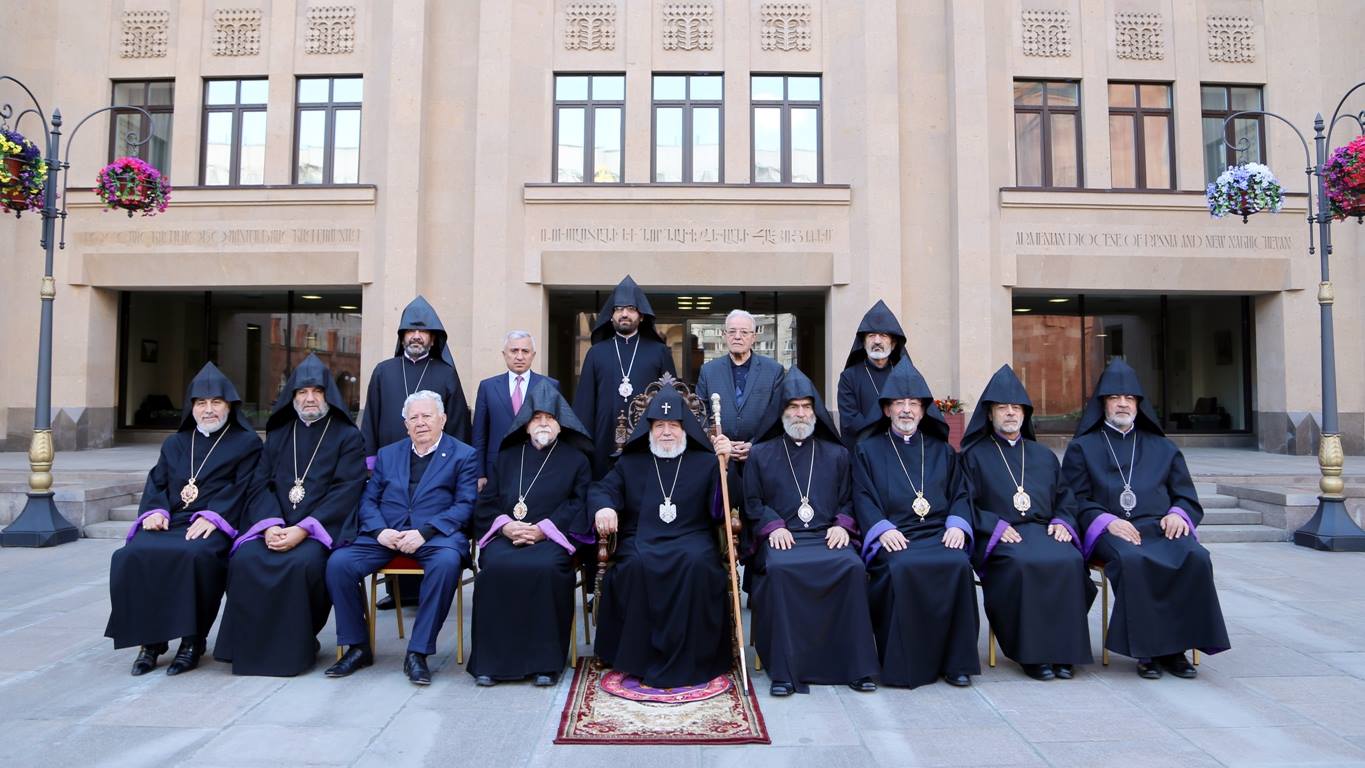Ermeni Kilisesi’nin Yüksek Ruhani Kurulun’dan Ateşyan’a çağrı