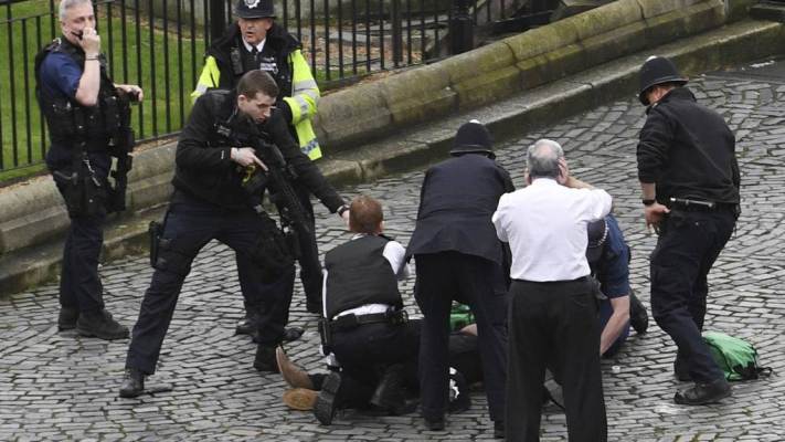 Londra'da meydana gelen terör saldırısının ardından 12 kişi gözaltına alındı