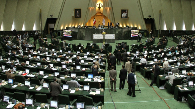 İran Meclisi'nde silah sesleri duyuldu (fotolar)