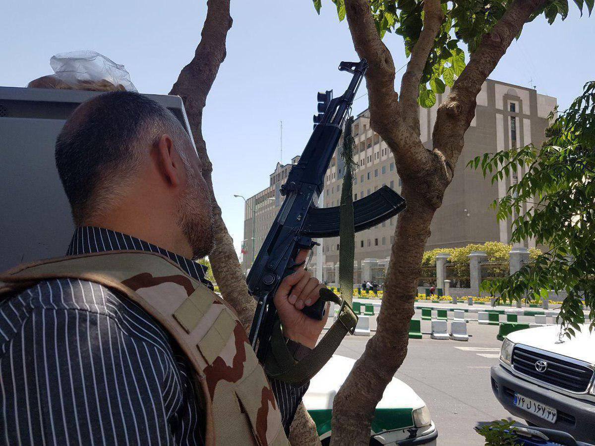 İran Meclisi'ne saldıran teröristler öldürüldü