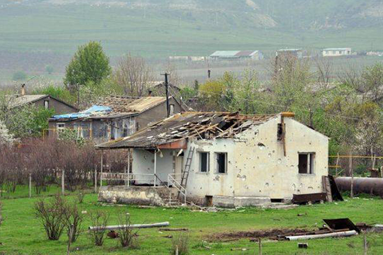 Azerbaycan, Ermenistan'ın sınıra yakın Bağanis köyünü ateş altına aldı