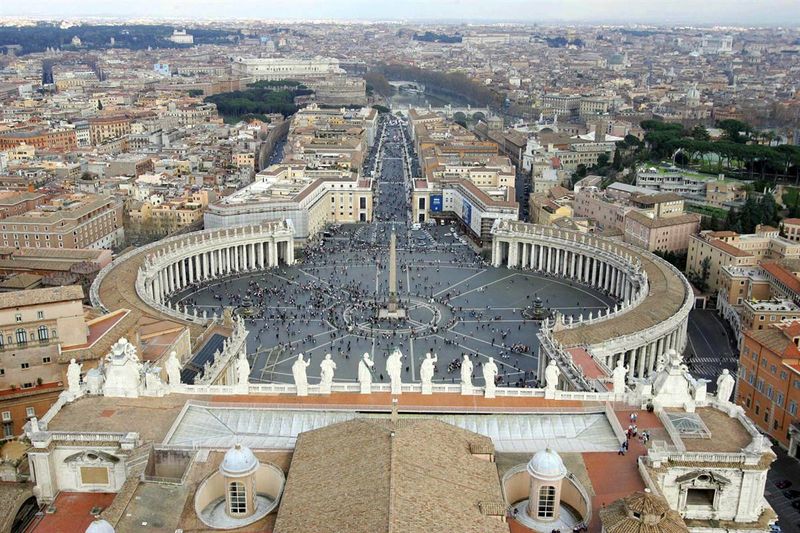Vatikan'da uyuşturucu ve seks skandali