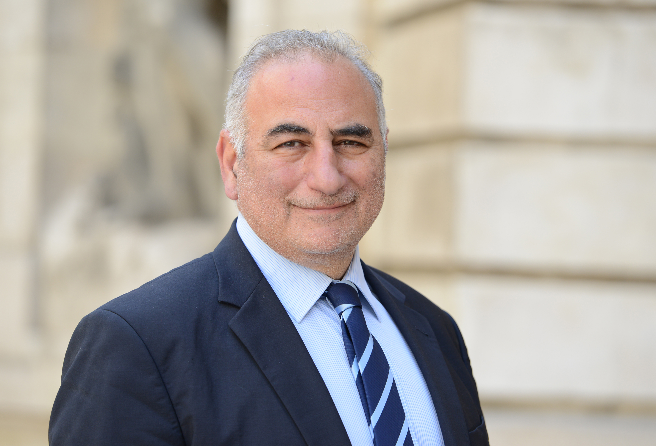 Fransız Ermeni doktor Lyon Belediye Başkanı görevine seçilebilir
