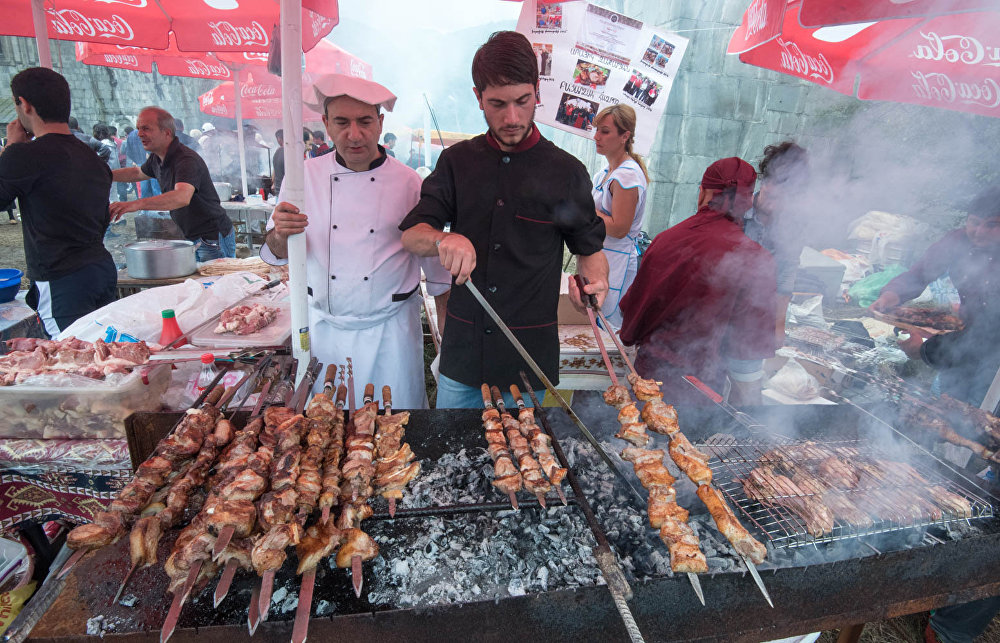 Turistler Akhtala mangal festivaline katılmak için Ermenistan’a geliyor