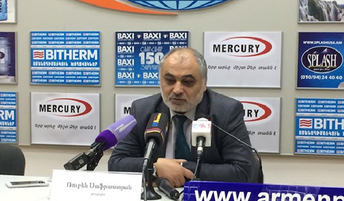 Türkolog: Azerbaycan reveranslarla konumunu güçlendirmeye çalışıyor