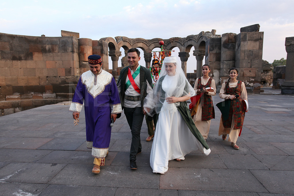 “Zvartnost”ta Ermeni geleneksel düğünü (foto)
