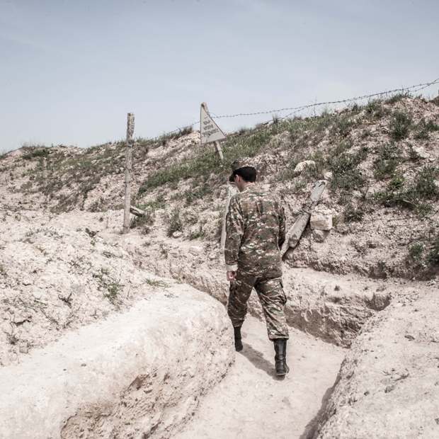 İtalyan fotoğrafçı Karabağlı askerleri çekti (Foto)