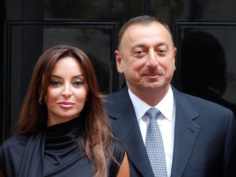 Guardian: Azerbaycan 2,9 milyar doları kara para aklama ve lobi faaliyetleri için kullandı