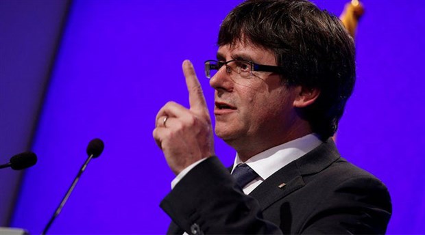 Katalonya Başkanı Puigdemont, "Merkezi hükümetin müdahalesi her şeyi değiştiren bir hata olur"