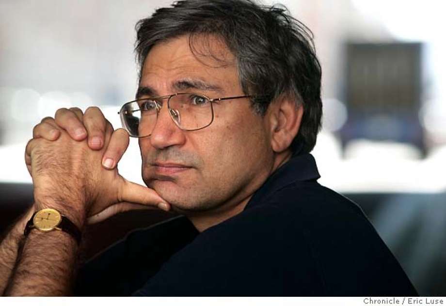 Orhan  Pamuk: "Türkiye Avrupa’dan uzaklaştıkça otoriterleşiyor."