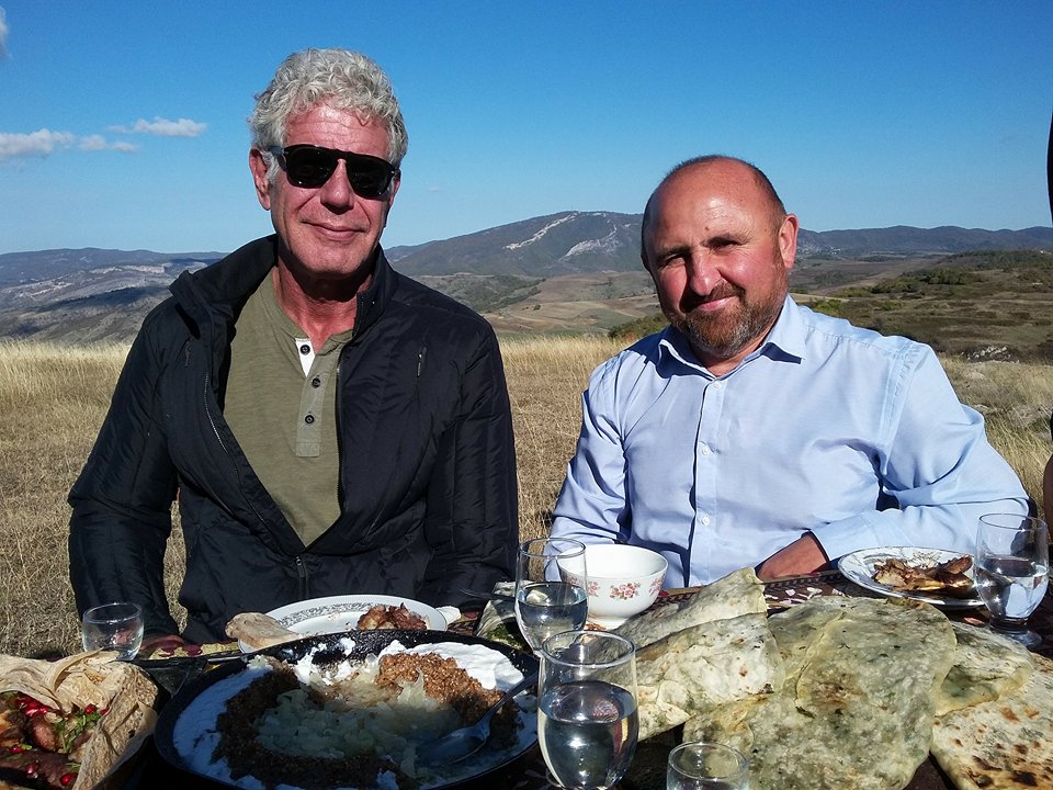 Azerbaycan, Karabağ'ı ziyaret eden CNN sunucusu Anthony Bourdian"ı kara listeye aldı