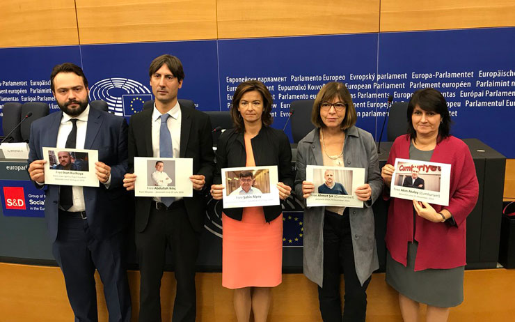 Եվրահանձնաժողովի պատգամավորները Թուրքիային կոչ են արել ազատ արձակել բանտարկված լրագրողներին