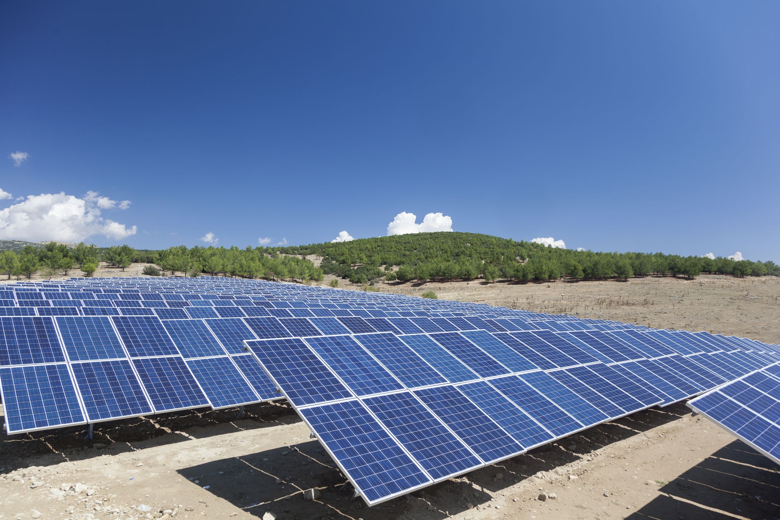 Şuşi ve Askeran'da güneş enerji sistemleri kurulacak