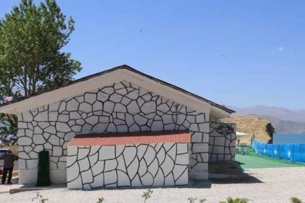 Kurtulmuş: Ermeni mezarlığı üzerine yapılan tuvaletler kaldırılacak