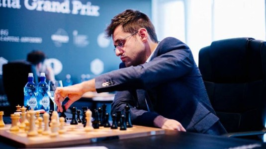 FIDE Grand Prix şampiyonası: Aroninb tek başına lider