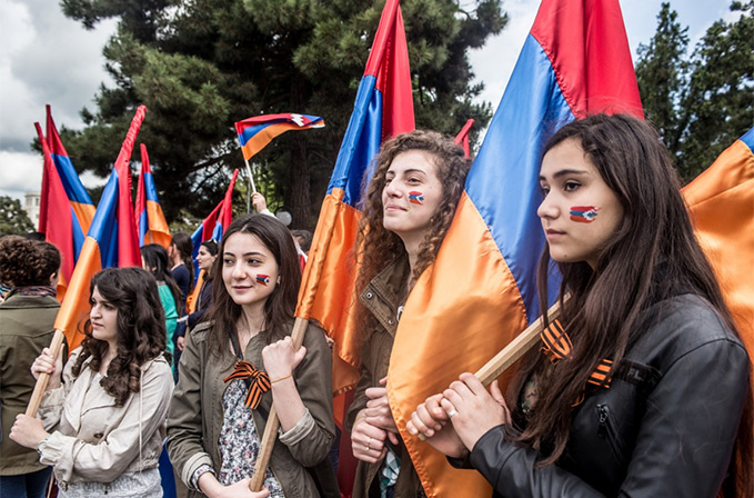 “Marie Claire France” dergisi İtalyan fotoğrafçının "Artsakh Kadınları" fotoğraf projesini yayınladı