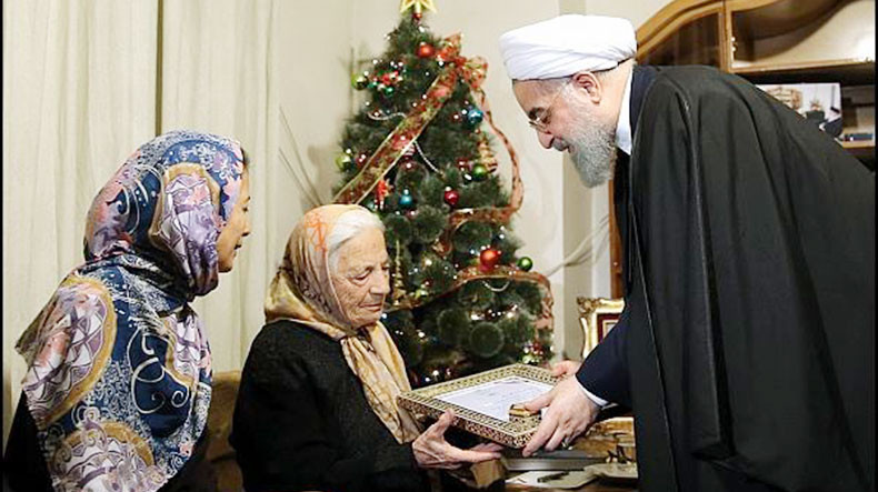 Ruhani İran-Irak Savaşında şehit düşen İran'lı Ermeniler'in ailelerini ziyaret etti