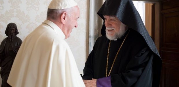 Papa Francis Ermenilerin Noel bayramını kutladı