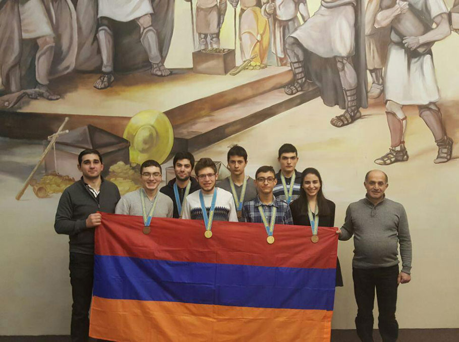 Kazakistan'da yapılan Olimpiyat'ta Ermeni öğrenciler 2 altın ve 5 bronz madalya kazandı