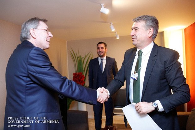 Ermenistan Başbakanı Davos’ta dünya dev şirketleri temsilcileri ile görüştü
