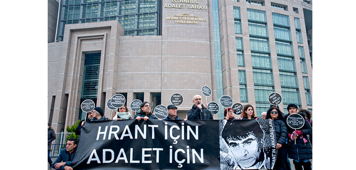 İstanbul'da devam eden Dink davasi öncesinde Hrant'ın Arkadaşları adalet talebiyle toplandı