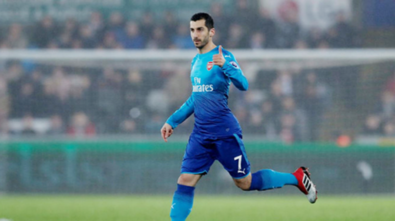 Arsenal’in taraftarları Mkhitaryan’ı alkışlarla karşıladı (video)