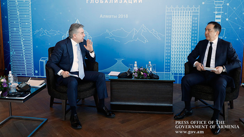 Ermenistan ve Kazakistan Başbakanları görüştü