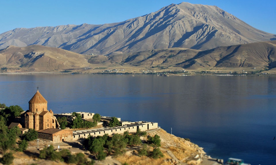 Akhtamar Adası'na Van gölünün altından tatlı su götürülecek