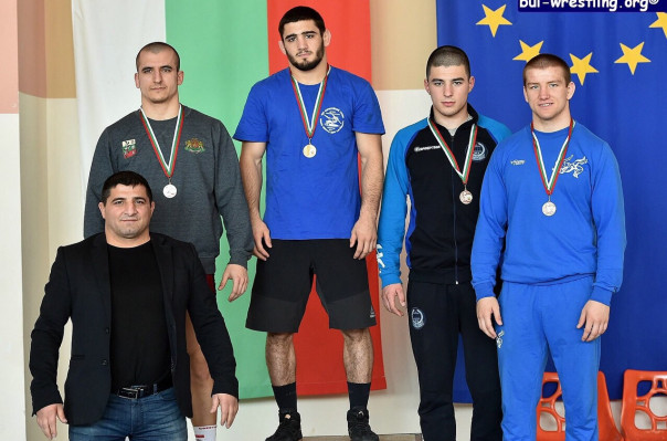 Ermeni güreşçi, Bulgaristan Gençler Grekoroman Güreş Şampiyonası'nda birincilik kazandı