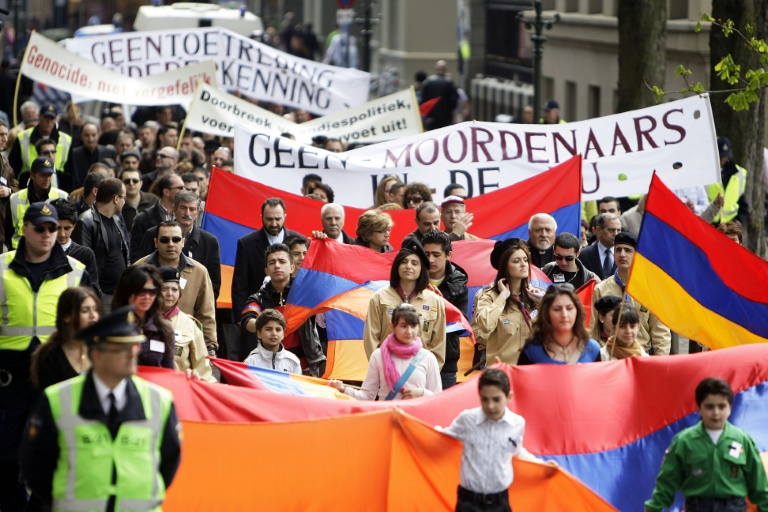 Hollanda Parlamentosu Ermeni Soykırımı önergelerini kabul etti