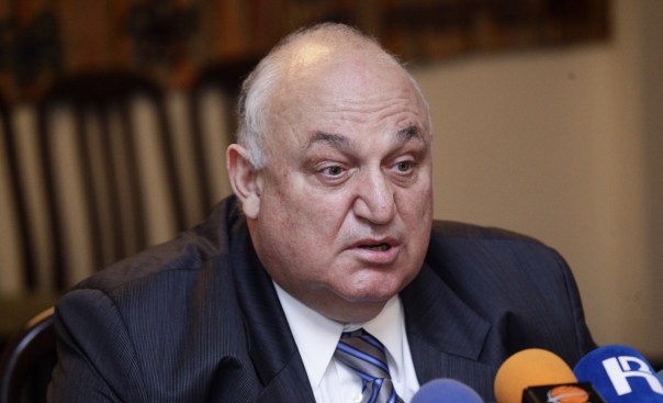 Yerevan Devlet Üniversitesi rektörü: Sadece silahla özgürlüğümüzü koruyabiliriz