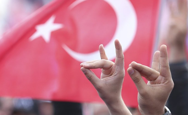Թուրքիայում հազարավոր մարդիկ լքել են ազգայնական կուսակցության շարքերը