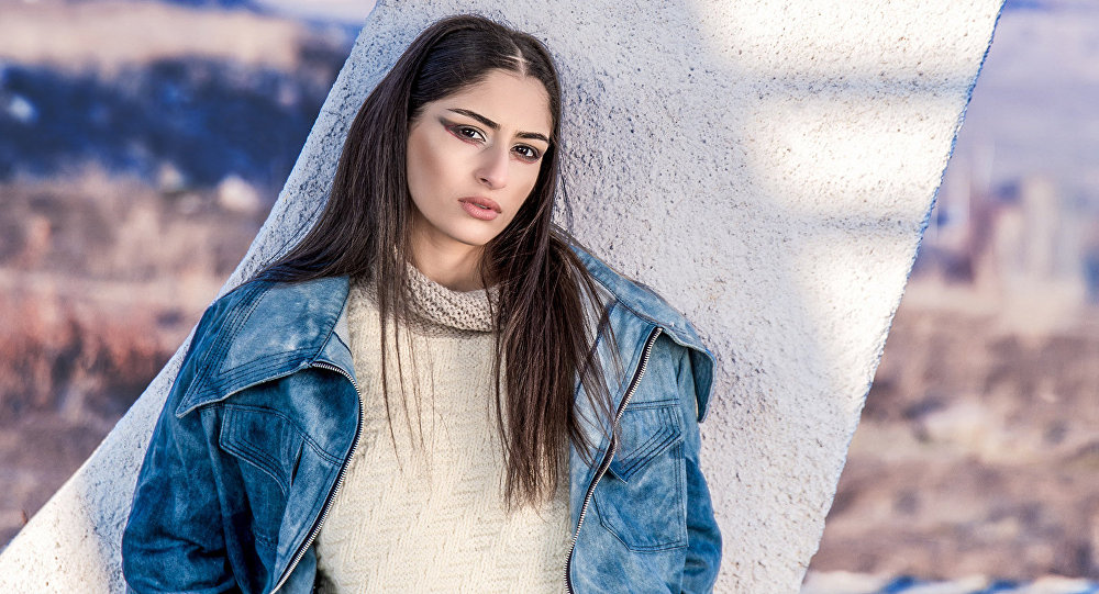Ermeni tasarımcı Asya Ter-Hovakimyan'ın koleksiyonu Paris Moda Haftasına katıldı