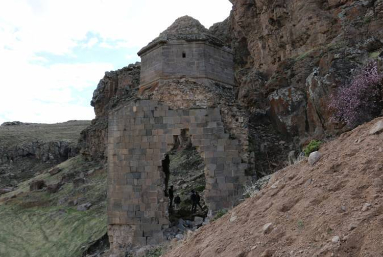 Van’daki 400 yıllık Ermeni kilisesi, yok olma tehdidi ile karşı karşıya (foto)