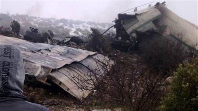 Cezayir'de askeri uçak düştü: 200 kişi öldü