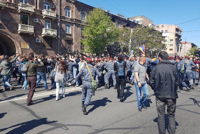 Protestolar devam ediyor: On kişi gözaltına alındı