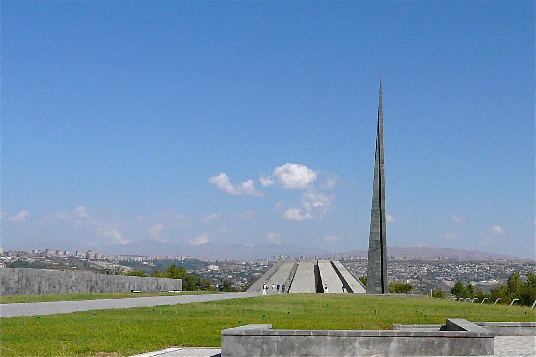 Köln’de Ermeni Soykırımı anıtı açıldı