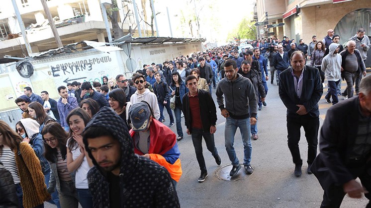 Ermenistan başkentinde protestolar devam ediyor