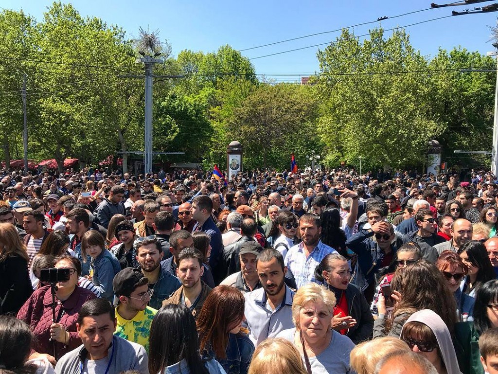 Yerevan'da Başbakan Sarkisyan'a karşı protestoların 11. günü (Canlı yayın)