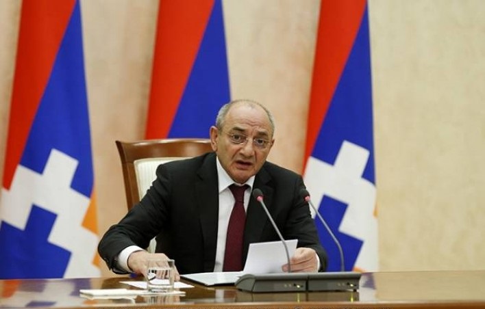 Karabağ Cumhurbaşkanı Savunma Ordusunun yeni silahlarla donatıldığını bildirdi