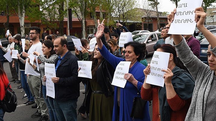 Yerevan’da protestocular trafiği felç etti (fotolar)