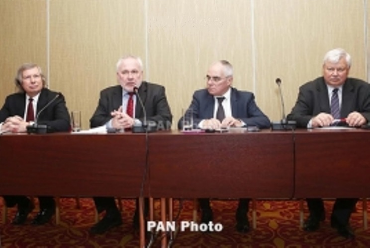 Memmedyarov ile Minsk Grubu eşbaşkanları, Karabağ meselesini ve Ermenistan'daki gelişmeleri ele aldı