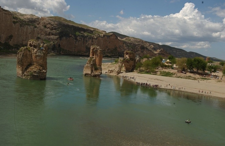 Türkiye’nin Batman’da inşa ettiği Ilısu Barajı Dicle sularını önemi derecede azalttı