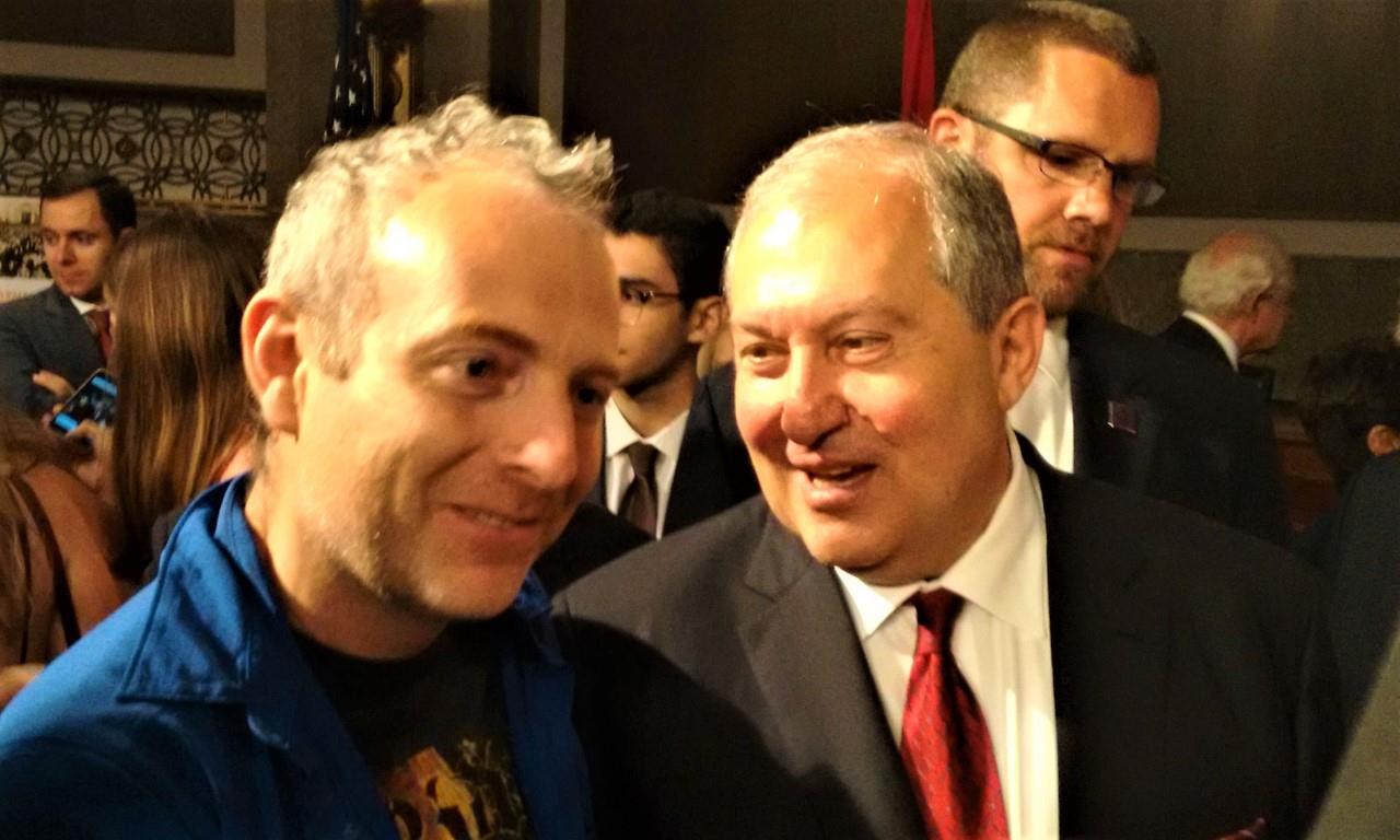 Ünlü blogger Lapşin Washington'da Ermenistan Cumhurbaşkanı ile tanıştı