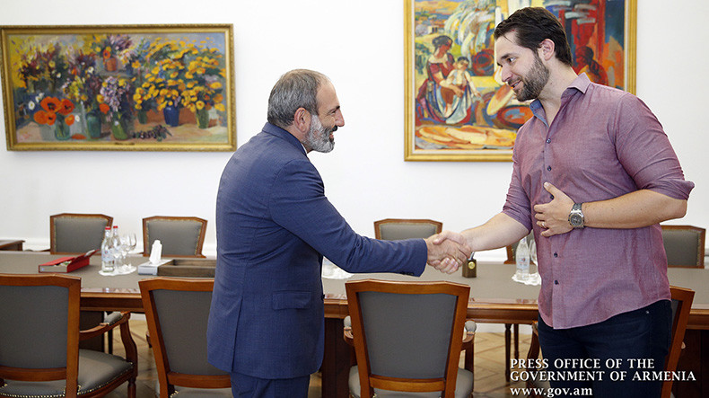 Ermenistan başbakanı ABD’li iş adamı Alexis Ohanian’ı kabul etti