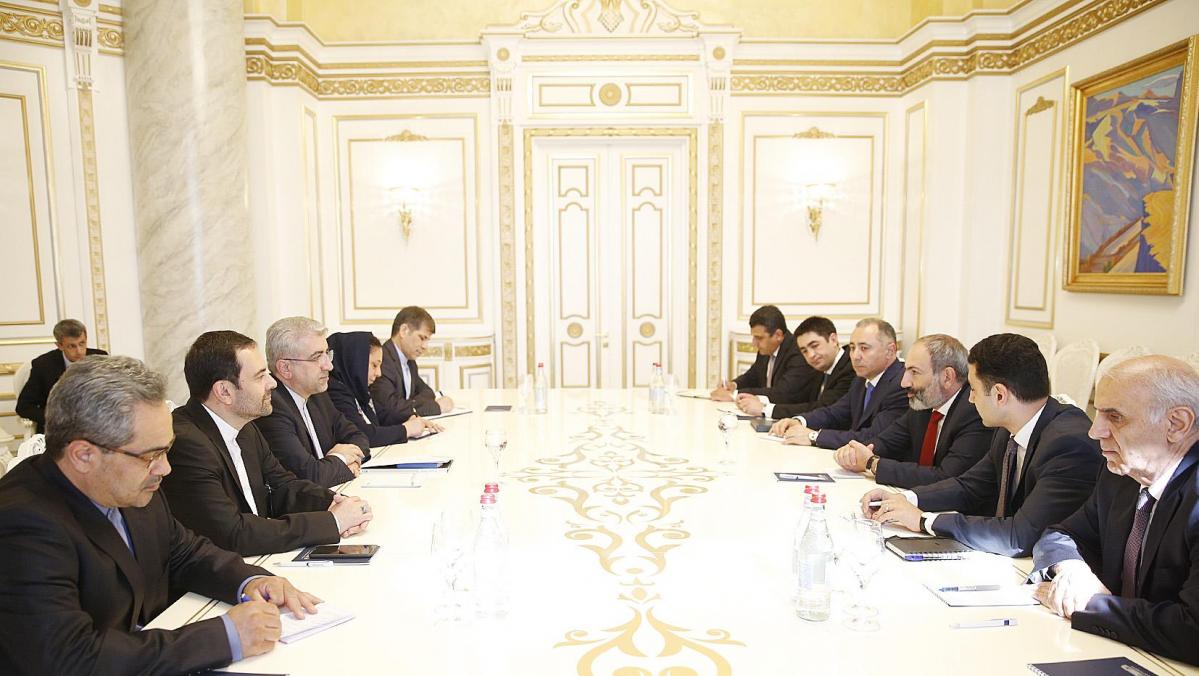 İran Cumhurbaşkanı Ruhani, Ermenistan Başbakanı Paşinyan'ı ülkesine davet etti