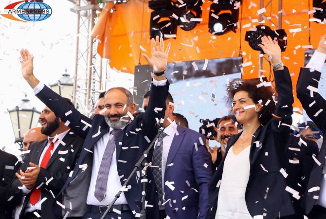 Paşinyan Time gazetesine “Ermenistan dünyanın en demokratik ülkelerinden biri olacak” dedi